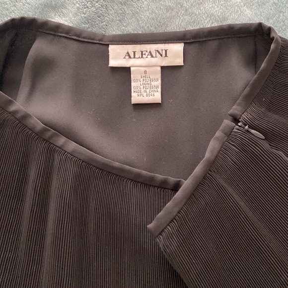 Alfani brand black pleated skirt. Size 8 - Picture 4 of 4